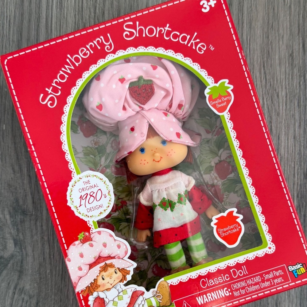 Strawberry Shortcake 2021 Reproduction Scented Doll Original 1980s Design NIB